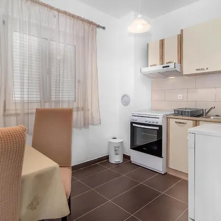 3 Bedroom Lovely In Novi Vinodolski