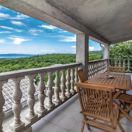 3 Bedroom Stunning In Novi Vinodolski Apartment Donji Zagon