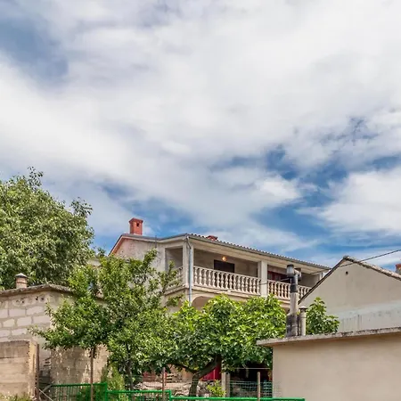 Awesome In Novi Vinodolski 公寓