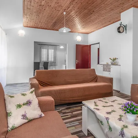 Awesome In Novi Vinodolski 公寓 诺维·维诺多尔斯基