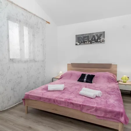 3 Bedroom Lovely In Novi Vinodolski