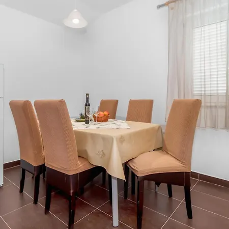 Awesome In Novi Vinodolski 公寓 *