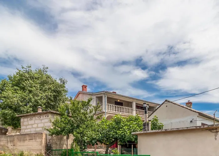 Awesome In Novi Vinodolski 公寓