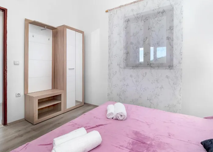 公寓 Awesome In Novi Vinodolski 诺维·维诺多尔斯基